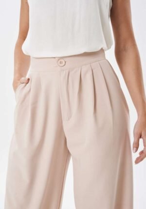 Pantalón sastrero de tiro alto con tres pinzas delanteras